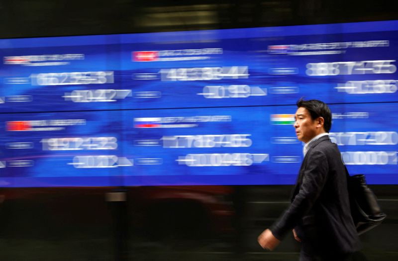 Asia stumbles as China cuts interest rates a bit