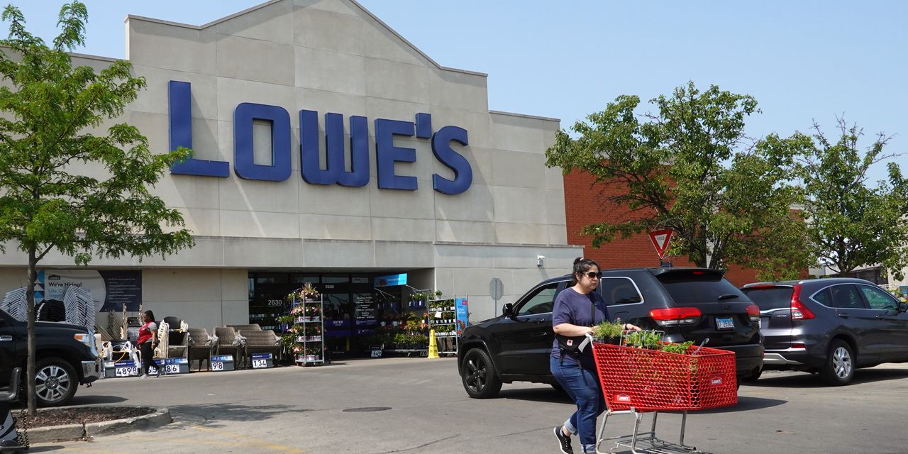 Lowe's stock is on the rise.  Earnings exceed expectations.